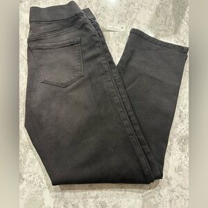 NWT. Heidi Pull on Straight Jeans Size 8.